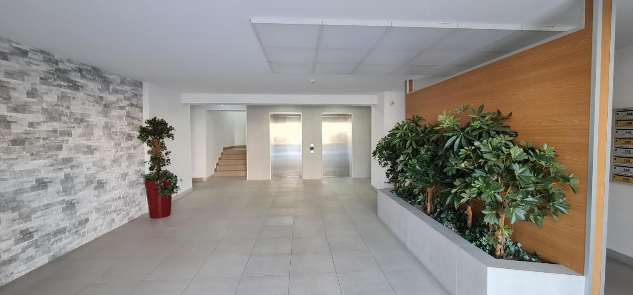 Studio spațios,intim+ loc parcare propriu,vedere panoramică,utilat de lux Bucureşti Exterior foto